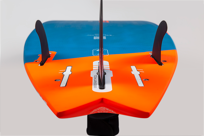2022-Windsurf-Starboard-ultrakode-thin-rails-Key-Feature-780x520