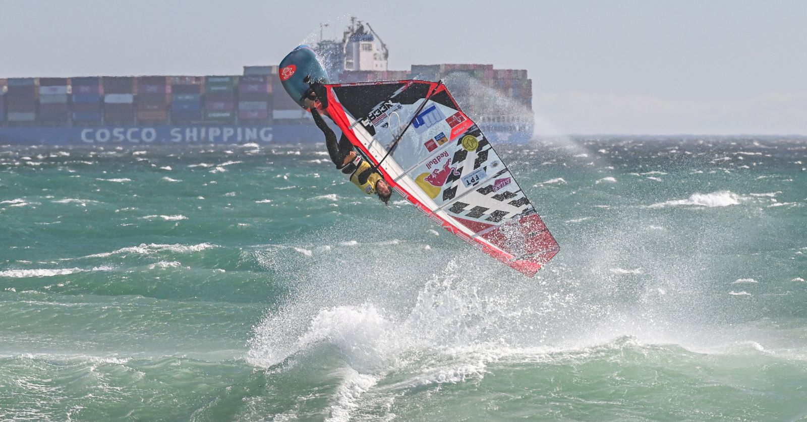 Lennart Neubauer FPT Cape Town Action waves